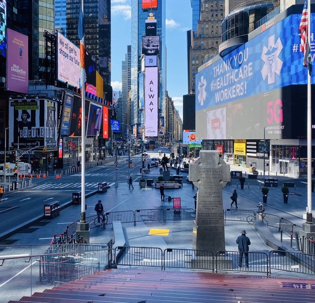 Times Square às moscas: isolamento levado a sério